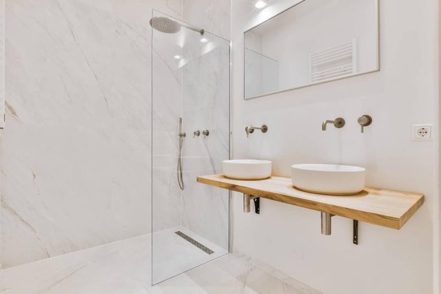 Besoin d'installer une douche ou une baignoire à Paris 6e ? Contactez nos plombiers pour votre projet